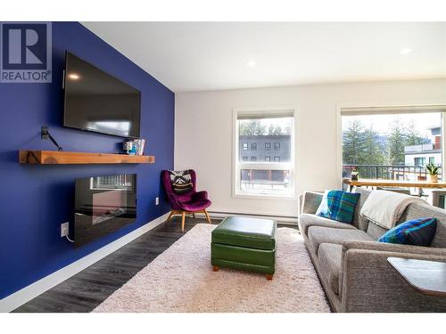 1901 Nels Nelson Crescent Unit# 7203, Revelstoke, BC - Indoor Photo Showing Living Room With Fireplace