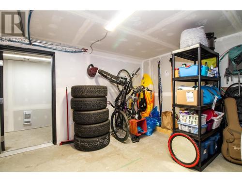 1901 Nels Nelson Crescent Unit# 7203, Revelstoke, BC - Indoor Photo Showing Garage