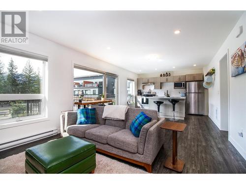 1901 Nels Nelson Crescent Unit# 7203, Revelstoke, BC - Indoor Photo Showing Living Room