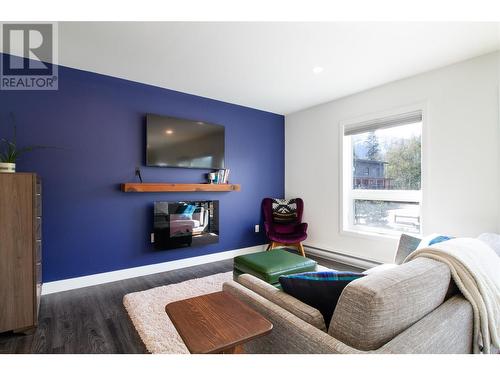 1901 Nels Nelson Crescent Unit# 7203, Revelstoke, BC - Indoor Photo Showing Living Room