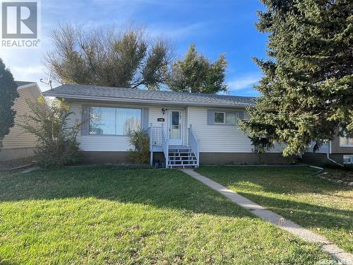 735 Jasper Street, Maple Creek, SK - Outdoor