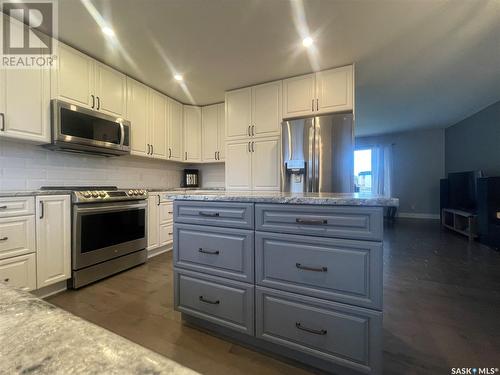 735 Jasper Street, Maple Creek, SK - Indoor Photo Showing Kitchen