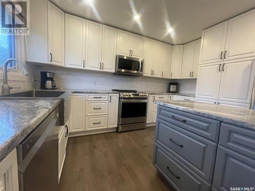 735 Jasper Street, Maple Creek, SK - Indoor Photo Showing Kitchen