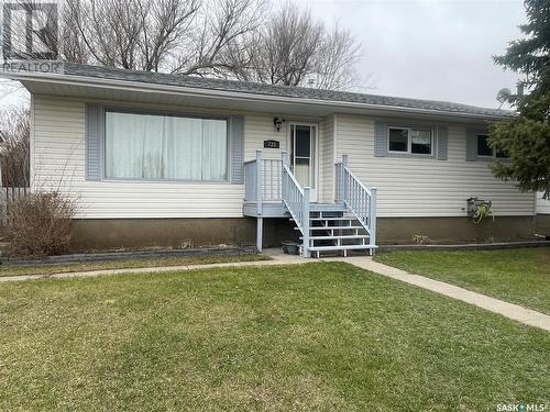 735 Jasper Street, Maple Creek, SK - Outdoor