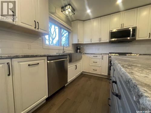 735 Jasper Street, Maple Creek, SK - Indoor Photo Showing Kitchen