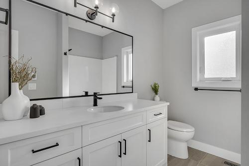 3755 St. James Drive, West Kelowna, BC - Indoor Photo Showing Bathroom