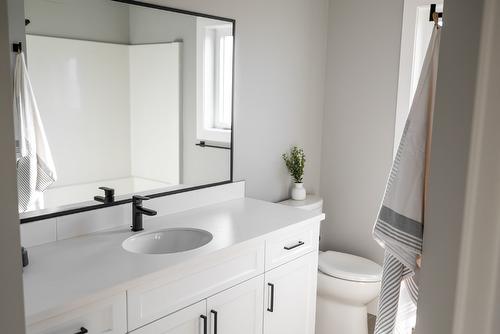 3755 St. James Drive, West Kelowna, BC - Indoor Photo Showing Bathroom