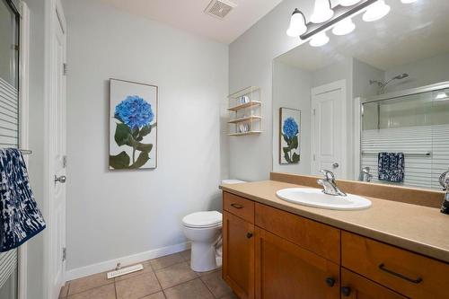 3642 Yorkton Road, West Kelowna, BC - Indoor Photo Showing Bathroom