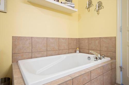 3642 Yorkton Road, West Kelowna, BC - Indoor Photo Showing Bathroom