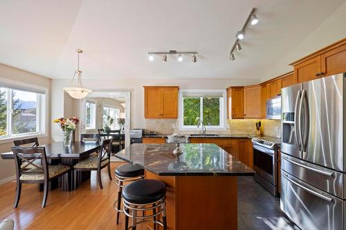 3642 Yorkton Road, West Kelowna, BC - Indoor Photo Showing Kitchen