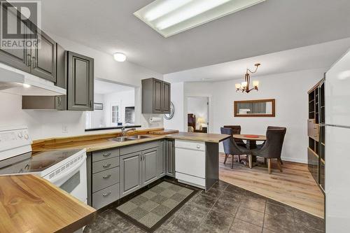 985 Klo Road Unit# 110 Lot# Lot 24, Kelowna, BC - Indoor Photo Showing Kitchen With Double Sink