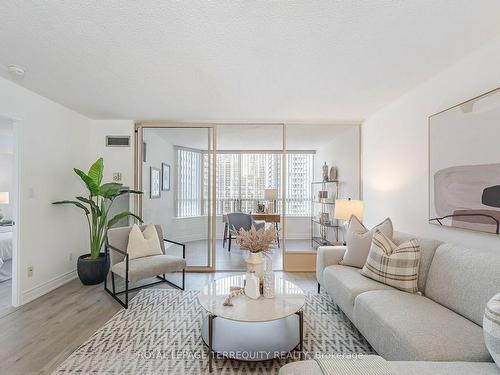 1716-30 Greenfield Ave, Toronto, ON - Indoor Photo Showing Living Room