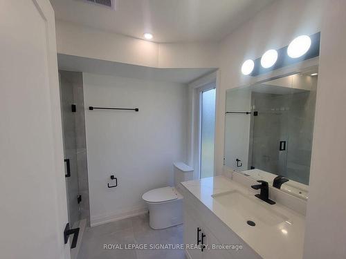 1240B Bayview St, Pickering, ON - Indoor Photo Showing Bathroom