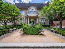 51 Renaissance Crt  Vaughan, ON L4J 7W4