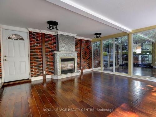 753 Fletcher Valley Cres, Mississauga, ON - Indoor Photo Showing Living Room With Fireplace