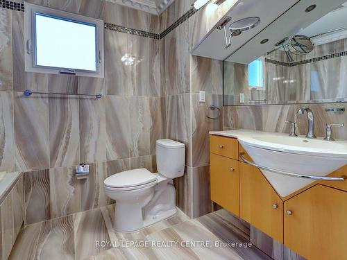 753 Fletcher Valley Cres, Mississauga, ON - Indoor Photo Showing Bathroom