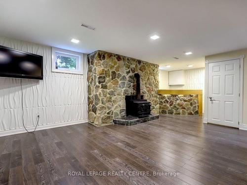 753 Fletcher Valley Cres, Mississauga, ON - Indoor Photo Showing Living Room