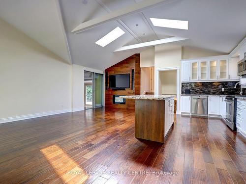 753 Fletcher Valley Cres, Mississauga, ON - Indoor Photo Showing Kitchen