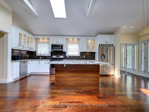 753 Fletcher Valley Cres, Mississauga, ON - Indoor Photo Showing Kitchen With Upgraded Kitchen