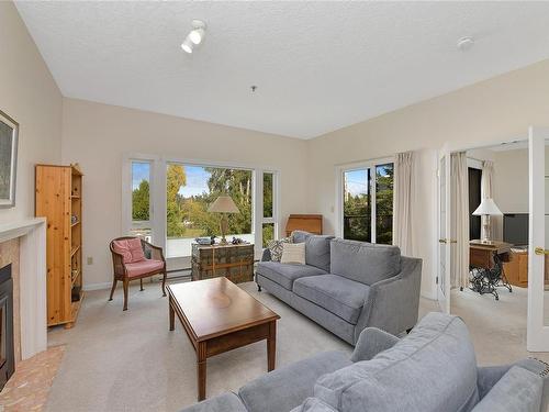 302-3969 Shelbourne St, Saanich, BC - Indoor Photo Showing Living Room With Fireplace