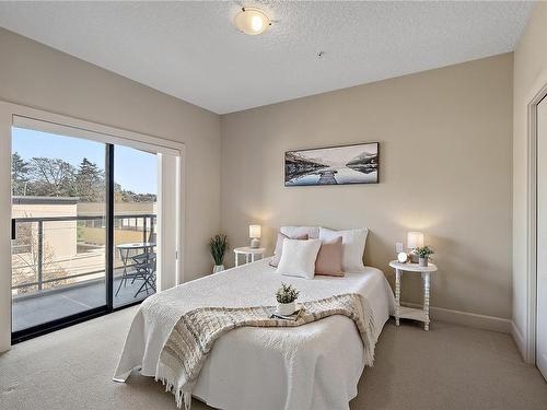 419-870 Short St, Saanich, BC - Indoor Photo Showing Bedroom