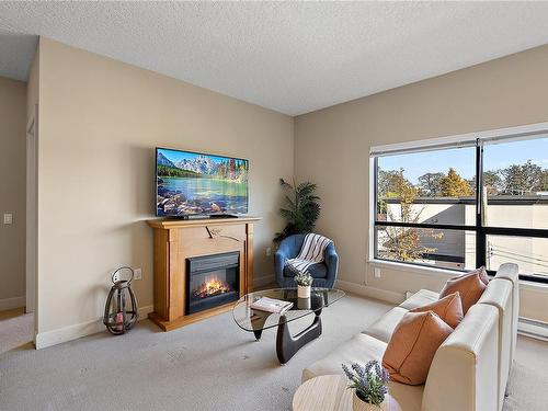 419-870 Short St, Saanich, BC - Indoor Photo Showing Living Room With Fireplace