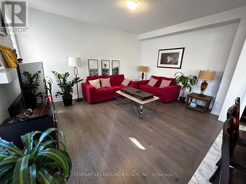 69 Bud Leggett Crescent, Georgina, ON - Indoor Photo Showing Living Room