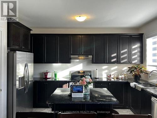 69 Bud Leggett Crescent, Georgina, ON - Indoor Photo Showing Kitchen With Stainless Steel Kitchen With Upgraded Kitchen