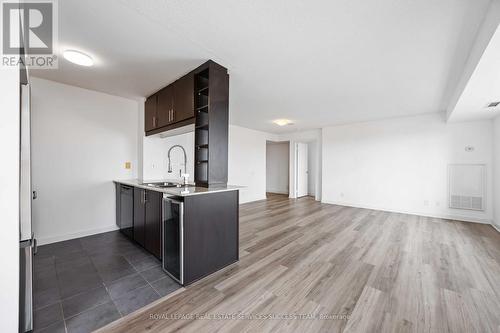 1205 - 25 Town Centre Court, Toronto, ON - Indoor Photo Showing Kitchen