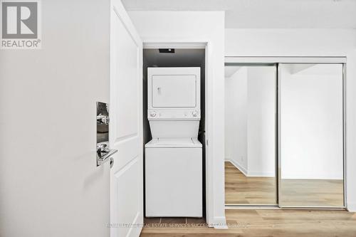 1205 - 25 Town Centre Court, Toronto, ON - Indoor Photo Showing Laundry Room