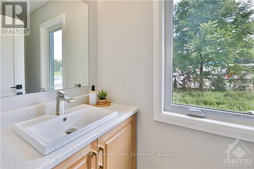 320 Lewis W Street, Merrickville-Wolford, ON - Indoor Photo Showing Bathroom