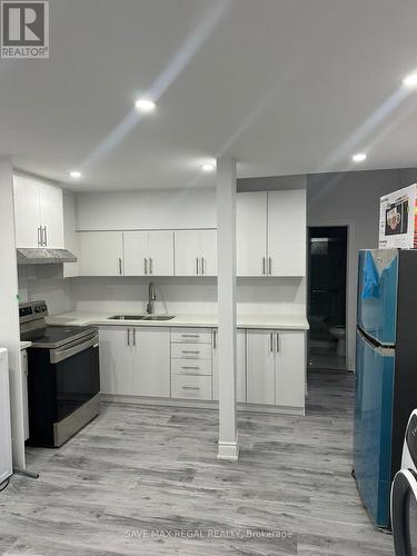 40 Eastman Drive, Brampton, ON - Indoor Photo Showing Kitchen