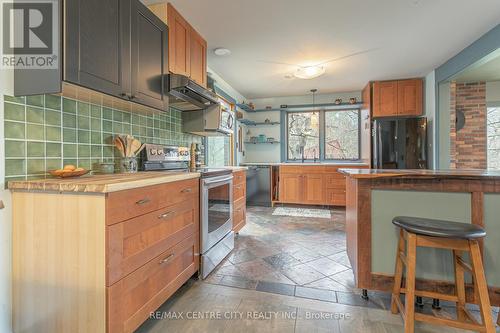 5561 Marion Street, Thames Centre (Dorchester), ON - Indoor Photo Showing Kitchen