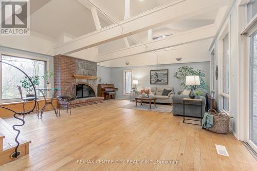 5561 Marion Street, Thames Centre (Dorchester), ON - Indoor Photo Showing Living Room With Fireplace