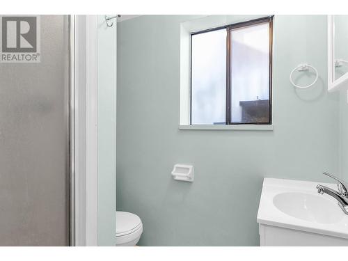 3945 Victoria Place, Port Coquitlam, BC - Indoor Photo Showing Bathroom