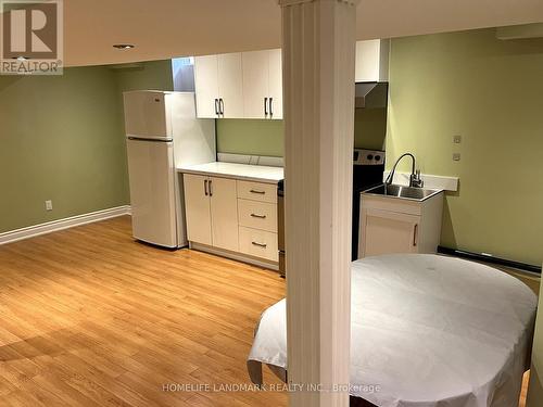 Bsmt - 3761 Partition Road, Mississauga, ON - Indoor Photo Showing Kitchen