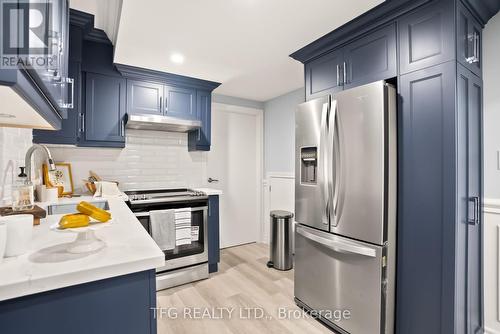 20 Chant Crescent, Ajax (Northwest Ajax), ON - Indoor Photo Showing Kitchen With Upgraded Kitchen