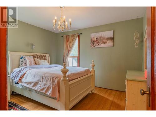 100 Rossland Avenue, Trail, BC - Indoor Photo Showing Bedroom