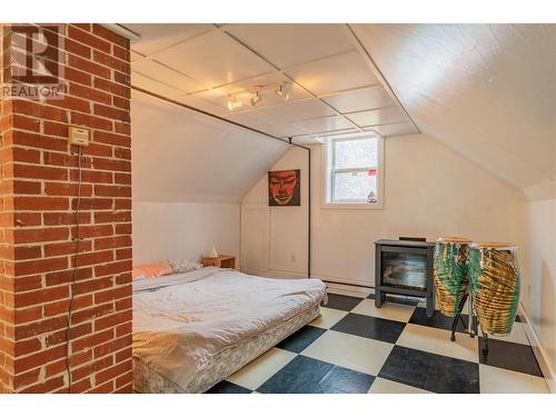 100 Rossland Avenue, Trail, BC - Indoor Photo Showing Bedroom