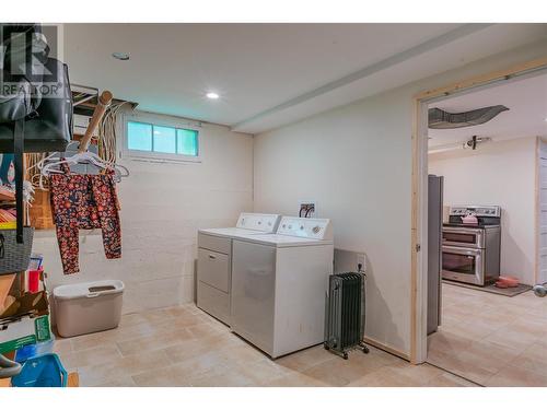 100 Rossland Avenue, Trail, BC - Indoor Photo Showing Laundry Room