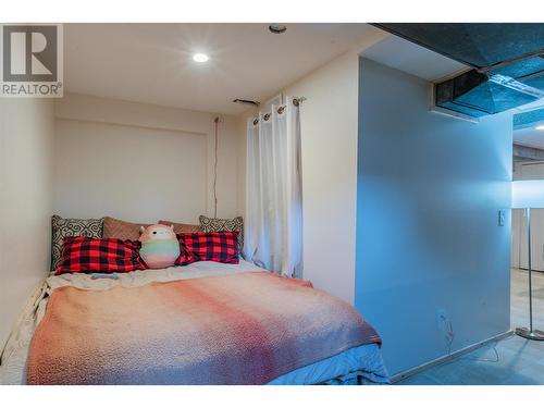 100 Rossland Avenue, Trail, BC - Indoor Photo Showing Bedroom