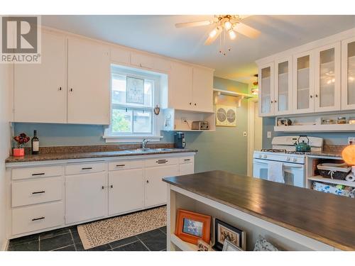 100 Rossland Avenue, Trail, BC - Indoor Photo Showing Kitchen