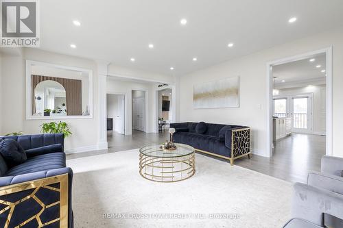 10 Stewart Crescent, Essa, ON - Indoor Photo Showing Living Room