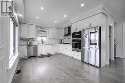 10 Stewart Crescent, Essa, ON - Indoor Photo Showing Kitchen With Stainless Steel Kitchen With Upgraded Kitchen