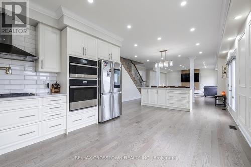 10 Stewart Crescent, Essa, ON - Indoor Photo Showing Kitchen With Stainless Steel Kitchen With Upgraded Kitchen