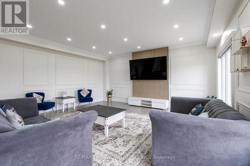 10 Stewart Crescent, Essa, ON - Indoor Photo Showing Living Room