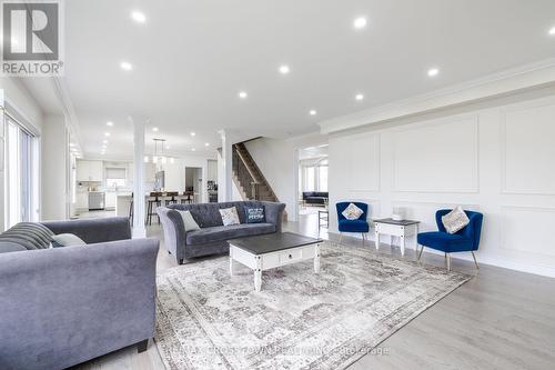 10 Stewart Crescent, Essa, ON - Indoor Photo Showing Living Room