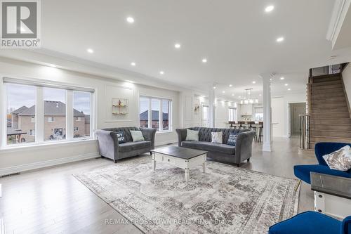 10 Stewart Crescent, Essa, ON - Indoor Photo Showing Living Room