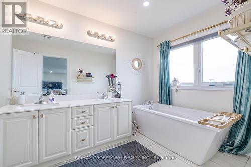 10 Stewart Crescent, Essa, ON - Indoor Photo Showing Bathroom