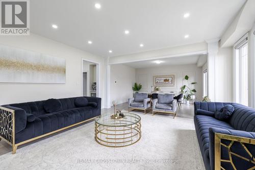 10 Stewart Crescent, Essa, ON - Indoor Photo Showing Living Room